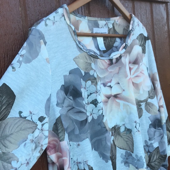 Beautiful Alfred Dunner Floral Top - Picture 13 of 15